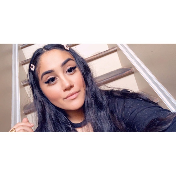 Meet your Posher, Alexandra - Picture 1 of 1